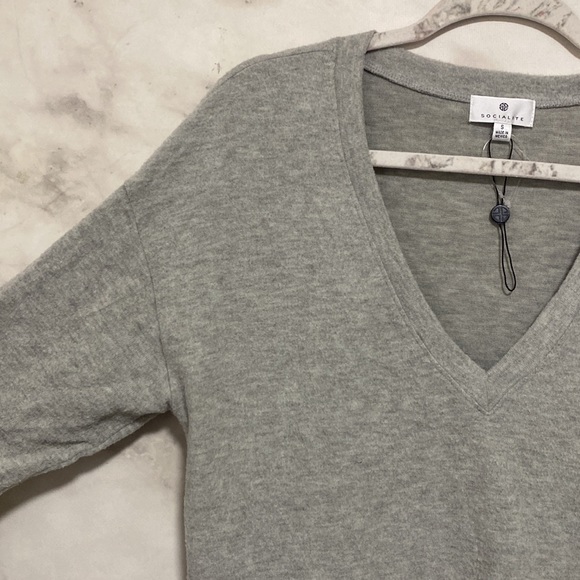 Socialite V-neck Fleece Long Sleeve Top - Picture 7 of 9